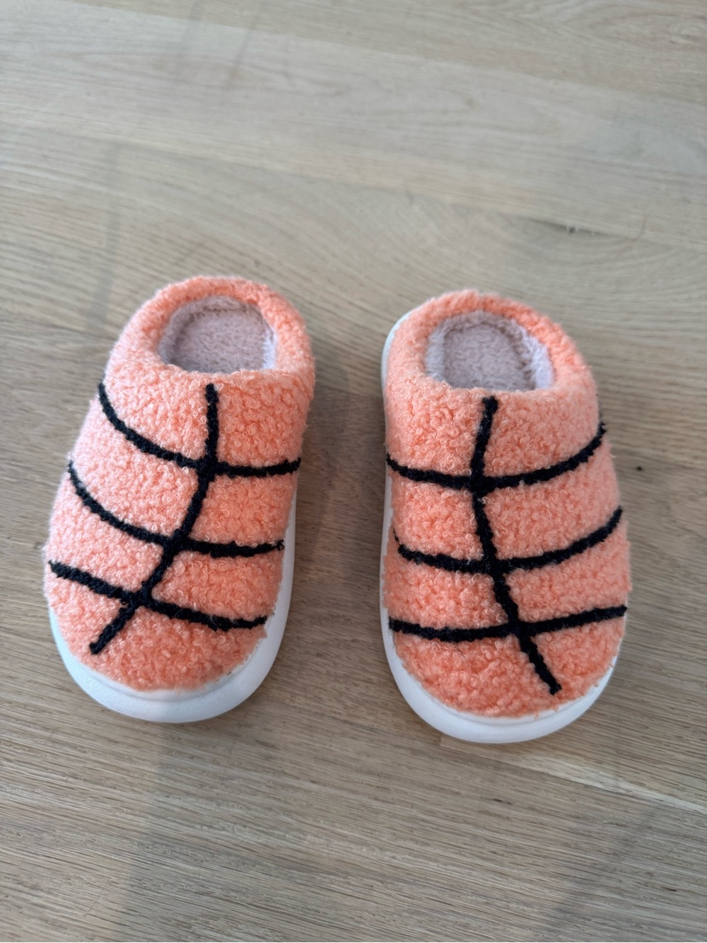 Source Unknown Peach Sherpa Kids Slip-On Footies with Black Accents